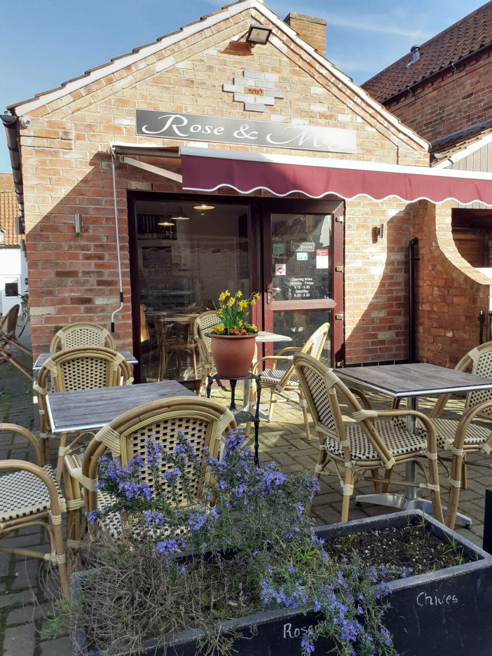 Rose & May exterior